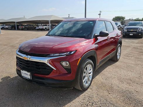 Used 2024 Chevrolet TrailBlazer LS w/ LS Convenience Package FWD image 4