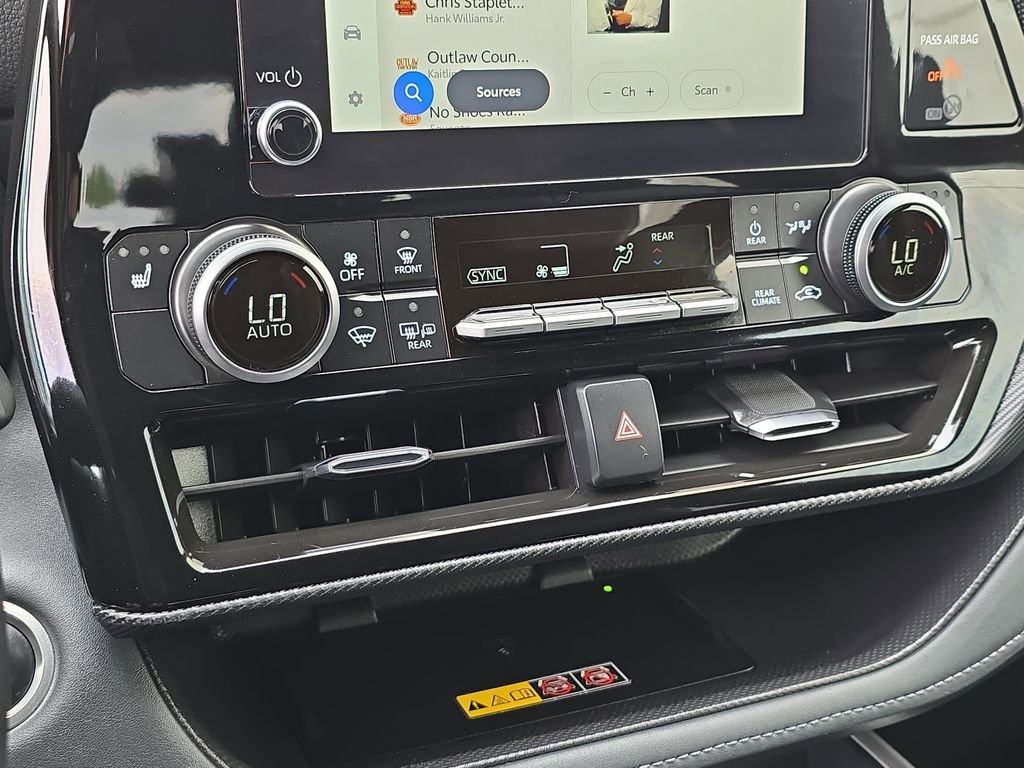 Used 2025 Toyota Highlander XSE AWD/4WD image 26