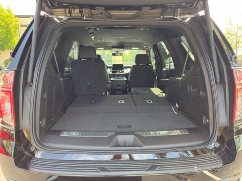 Used 2022 Chevrolet Tahoe Z71 w/ Luxury Package AWD/4WD image 36