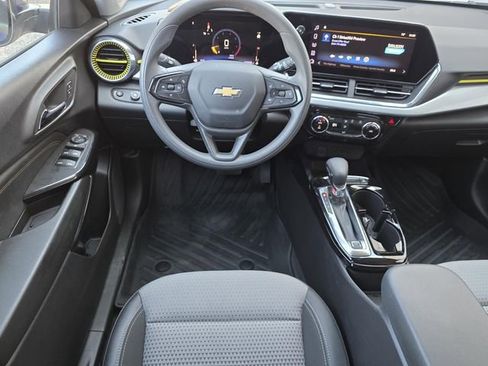 Used 2024 Chevrolet Trax LT image 7