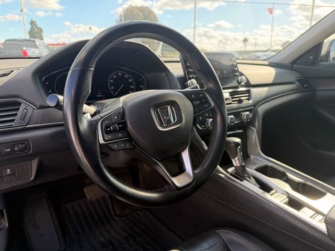 Used 2018 Honda Accord Touring image 11