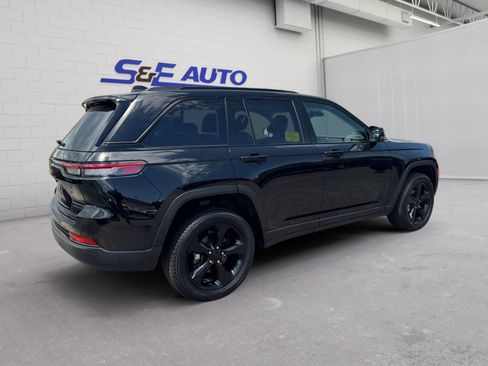 Used 2023 Jeep Grand Cherokee L Limited AWD/4WD image 4