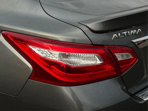 Used 2016 Nissan Altima 2.5 SR FWD image 25