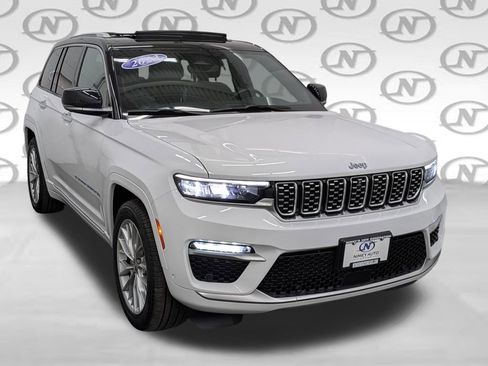 Used 2023 Jeep Grand Cherokee Summit w/ Luxury Tech Group V AWD/4WD image 26