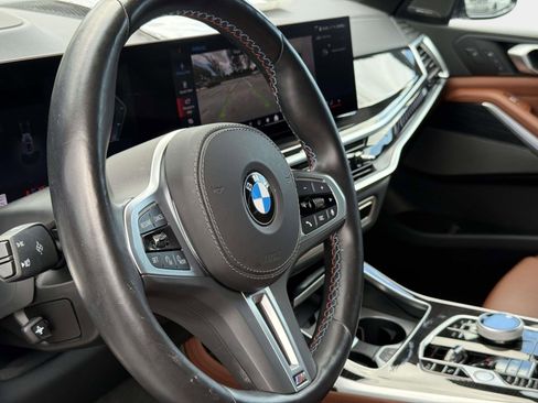 Used 2025 BMW X7 M60i image 48
