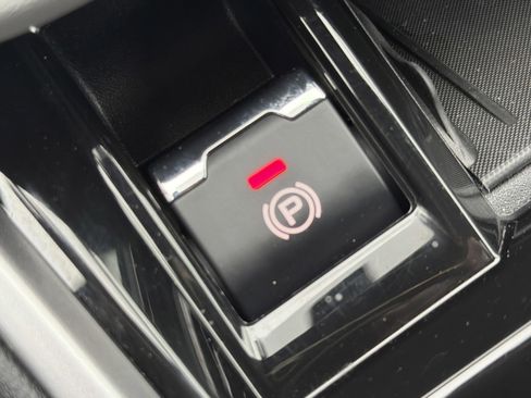 Certified 2025 Subaru Outback Limited image 26