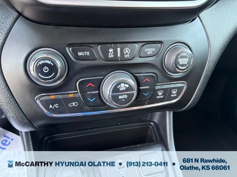 Used 2019 Jeep Cherokee Overland AWD/4WD image 30