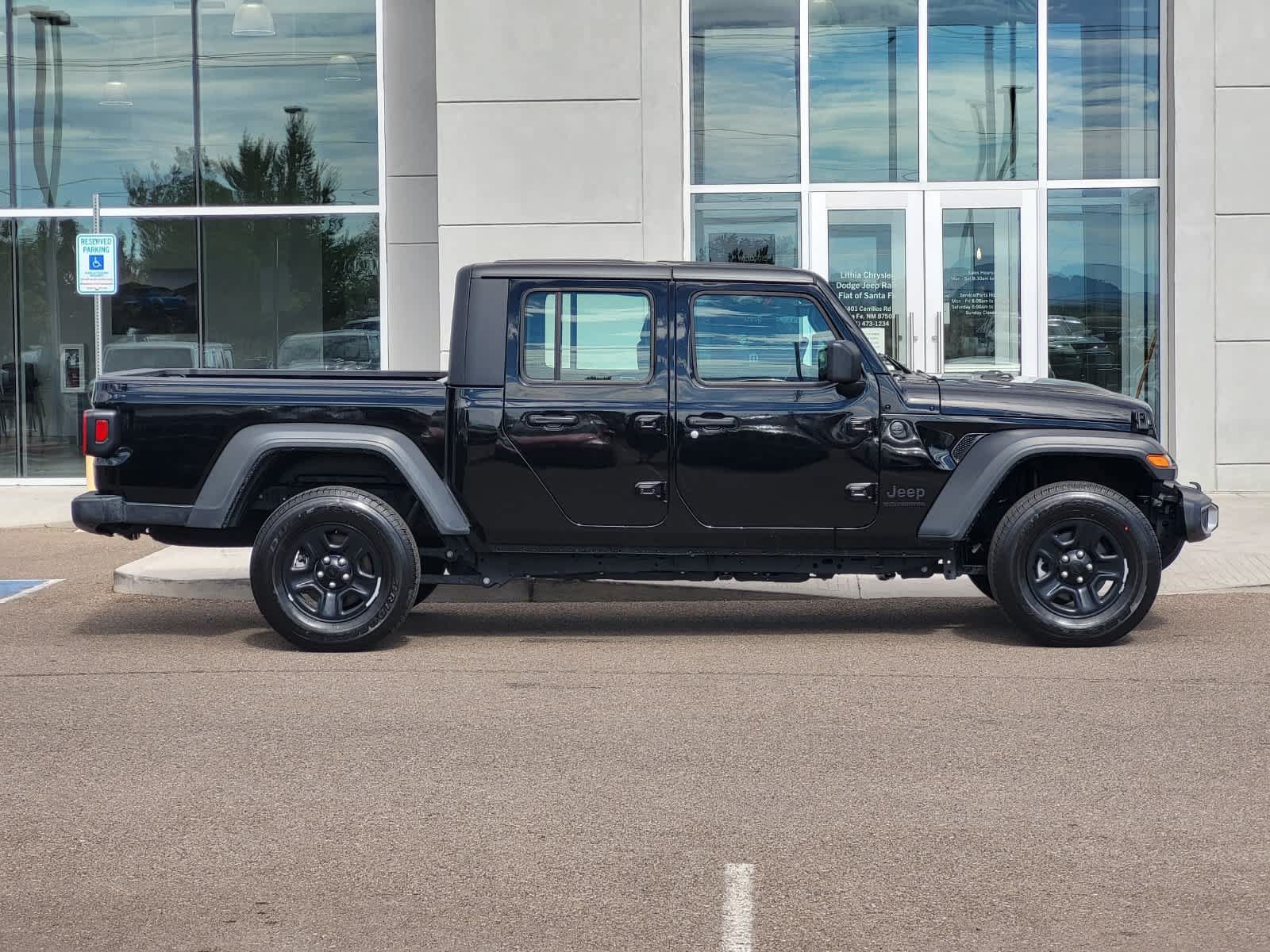 Used 2025 Jeep Gladiator Sport AWD/4WD image 4