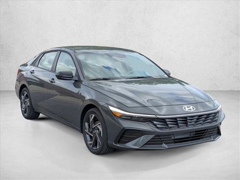 Used 2025 Hyundai Elantra Sport image 7