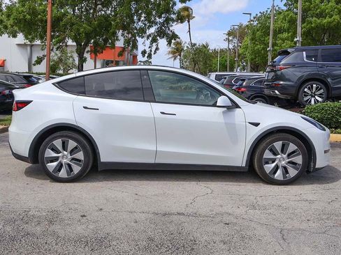 Used 2021 Tesla Model Y Long Range image 27