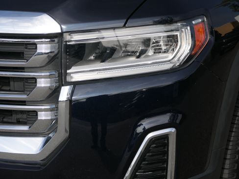 Used 2021 GMC Acadia SLE w/ Driver Convenience Package FWD image 9