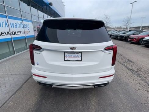 Used 2021 Cadillac XT6 Premium Luxury image 7