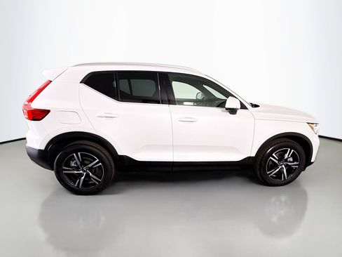 Used 2025 Volvo XC40 B5 Core image 11