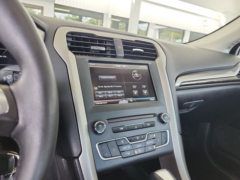 Used 2016 Ford Fusion SE w/ Equipment Group 202A FWD image 13