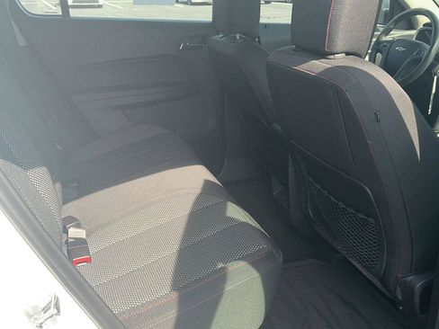 Used 2017 Chevrolet Equinox LS image 32