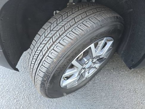Used 2023 GMC Acadia SLT FWD image 33