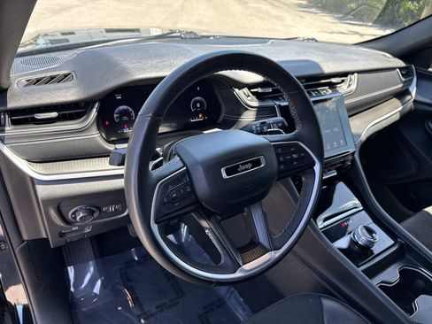 Used 2023 Jeep Grand Cherokee Altitude AWD/4WD image 2