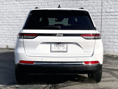 New 2025 Jeep Grand Cherokee Laredo image 3