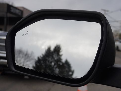 Used 2022 Ford Explorer XLT w/ Equipment Group 202A image 48