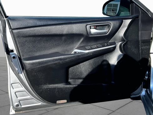 Used 2017 Toyota Camry SE FWD image 22