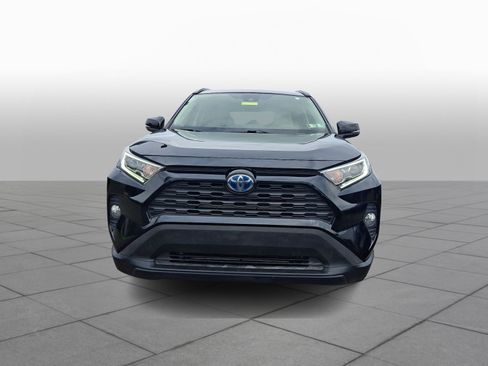 Used 2021 Toyota RAV4 XLE AWD/4WD image 2