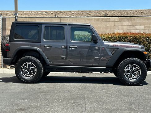 Used 2025 Jeep Wrangler Unlimited Rubicon AWD/4WD image 3