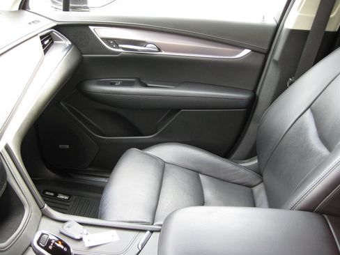 Used 2019 Cadillac XT5 Luxury image 22