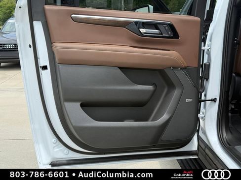 Used 2026 Chevrolet Suburban High Country AWD/4WD image 25