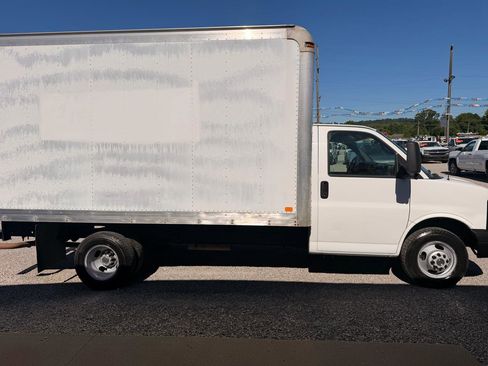 Used 2008 Chevrolet Express 3500 RWD image 2