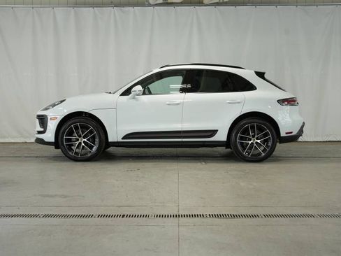 Certified 2025 Porsche Macan AWD/4WD image 2