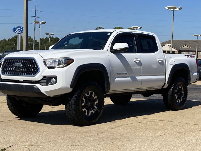 Used 2019 Toyota Tacoma TRD Off-Road AWD/4WD image 5