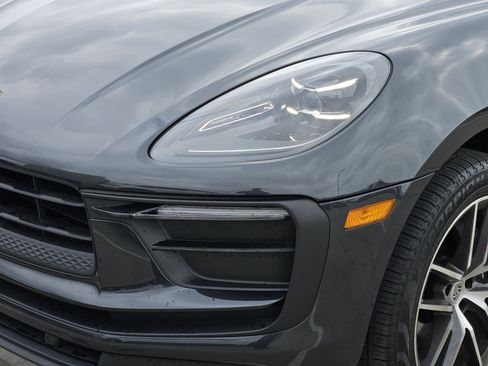 Certified 2025 Porsche Macan image 12