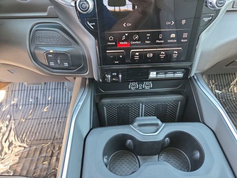 Used 2025 RAM 3500 Laramie AWD/4WD image 25
