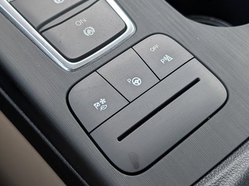 Certified 2021 Ford Escape Titanium image 33