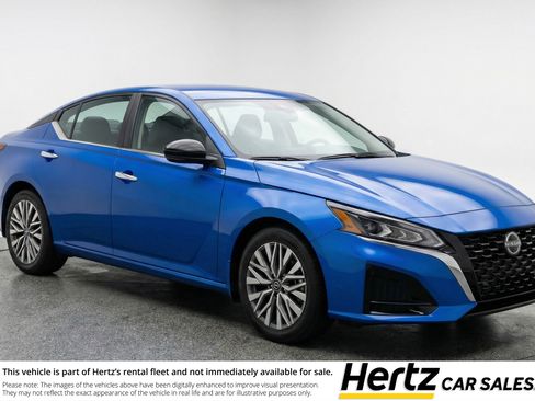 Used 2025 Nissan Altima 2.5 SV image 1