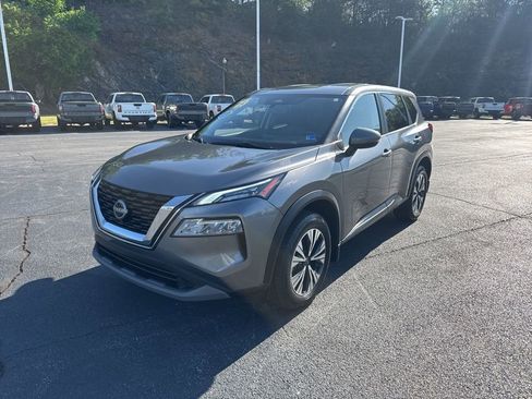 Used 2023 Nissan Rogue SV image 3