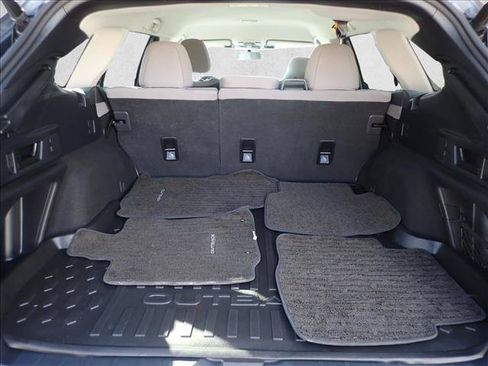 Used 2023 Subaru Outback Premium AWD/4WD image 8