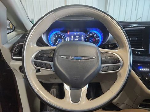 Used 2019 Chrysler Pacifica Limited FWD image 12