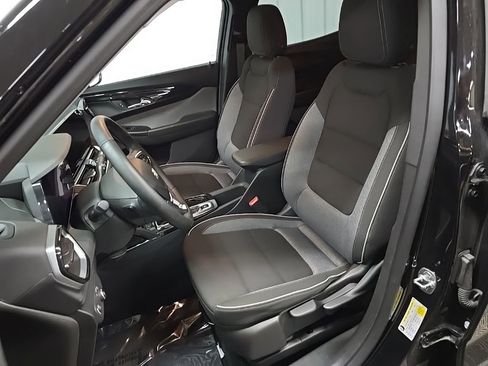 Used 2024 Chevrolet TrailBlazer LT w/ LT Cold Weather Package AWD/4WD image 29