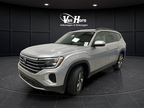 Used 2024 Volkswagen Atlas SE AWD/4WD image 3