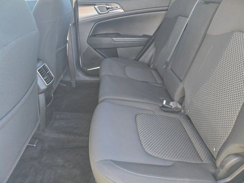Used 2023 Kia Sportage LX image 11