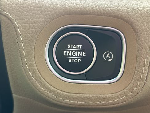 Used 2024 Mercedes-Benz GLS 580 4MATIC image 31