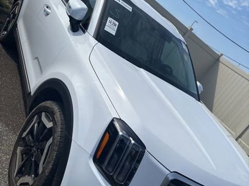 Used 2023 Kia Telluride S image 3