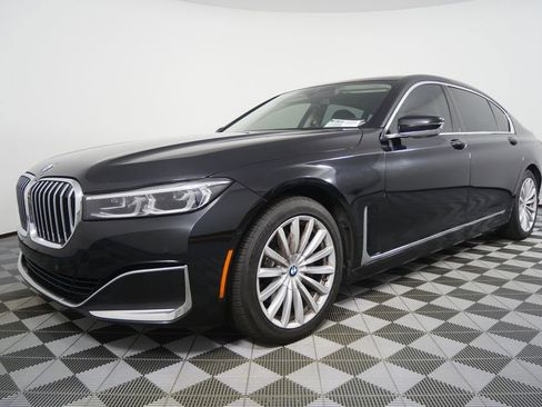Used 2022 BMW 740i w/ Premium Package RWD image 7