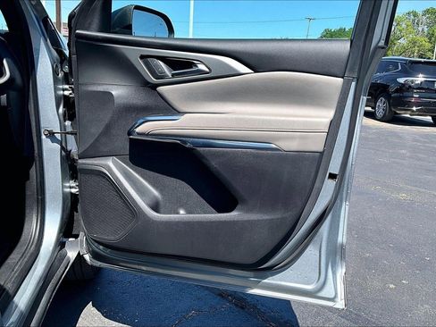 Used 2025 Chevrolet Traverse LT AWD/4WD image 27