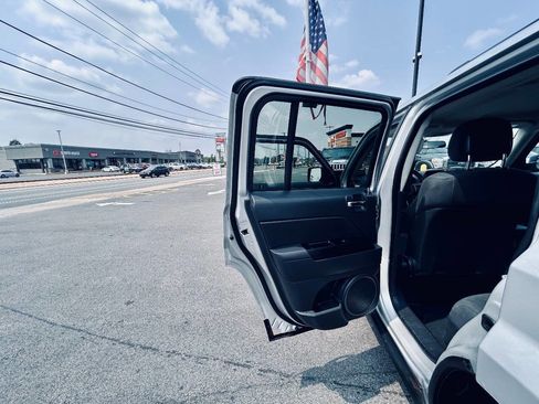 Used 2011 Jeep Patriot Latitude image 25