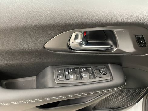 New 2026 Chrysler Pacifica Select image 7