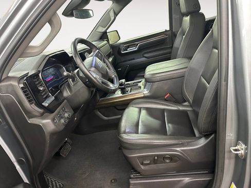 Used 2025 Chevrolet Silverado 1500 LT Trail Boss w/ Convenience Package II AWD/4WD image 9