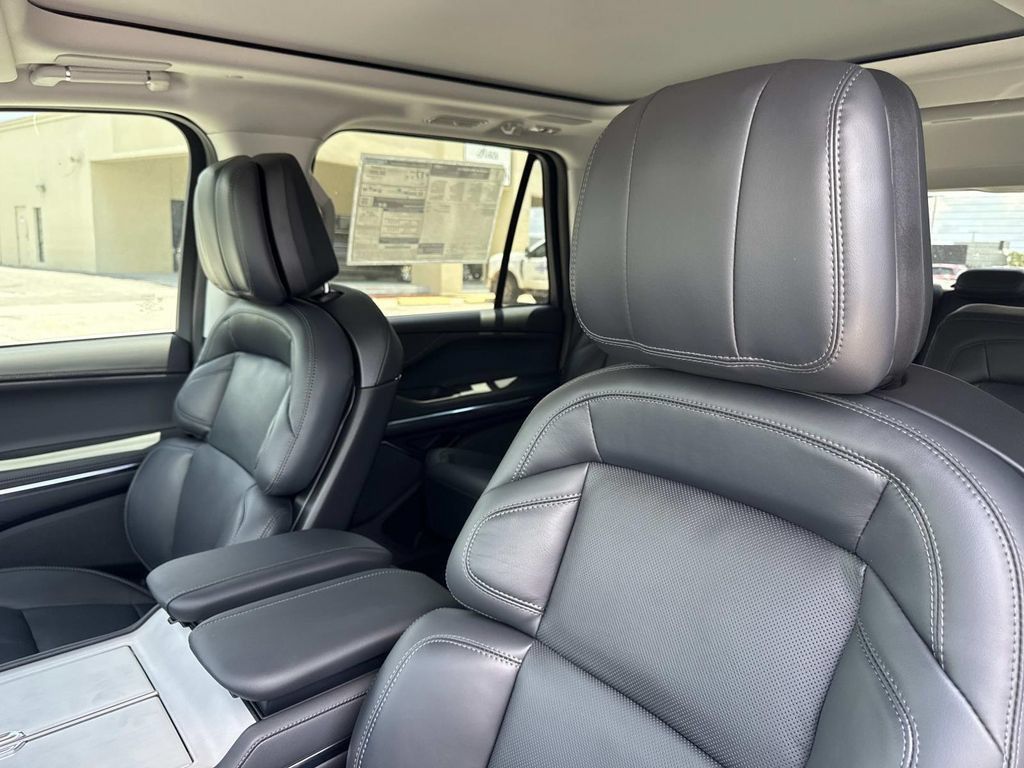New 2026 Lincoln Navigator Reserve AWD/4WD image 22