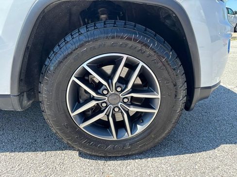 Used 2022 Jeep Grand Cherokee Limited AWD/4WD image 36